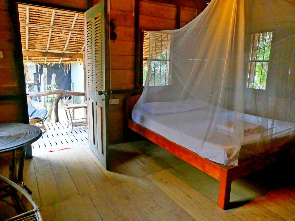 The Plantation Hostel Kampot Exterior foto