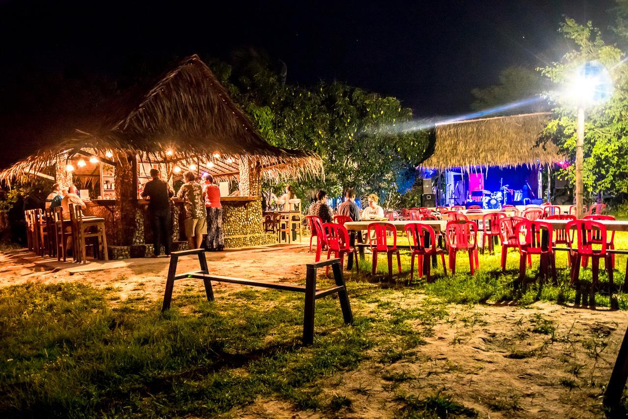 The Plantation Hostel Kampot Exterior foto